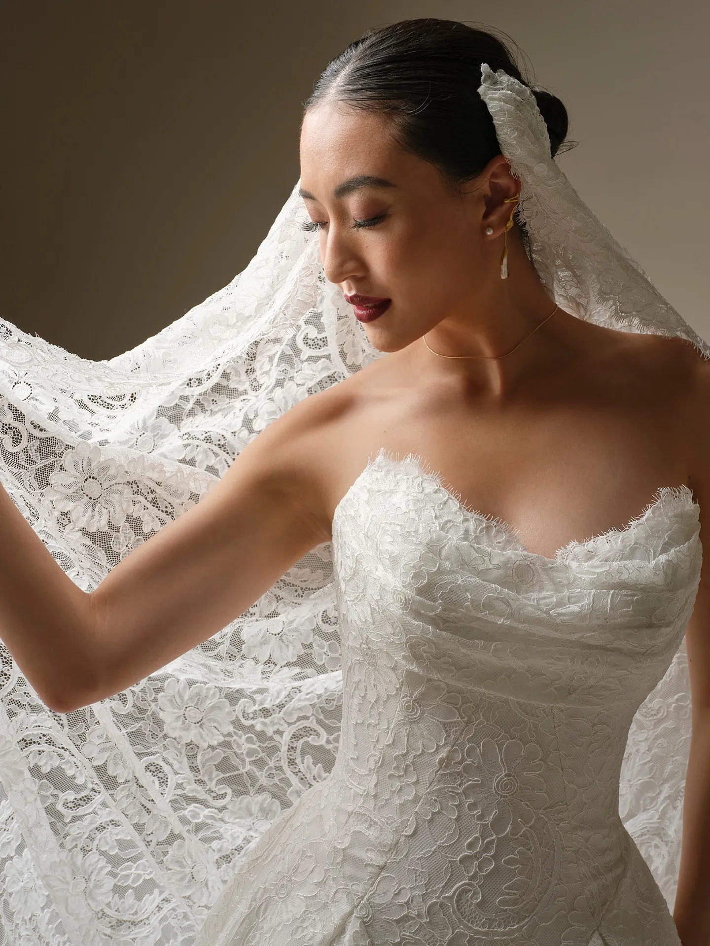 Sottero and Midgley Tamar Waltz Veil with unembellished lace,, side view.