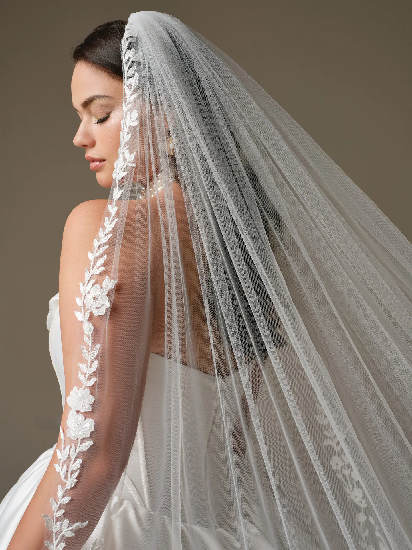 Maggie Sottero Yuma veil, front view.