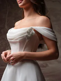 Refined pleated organza detachable bridal cap-sleeves