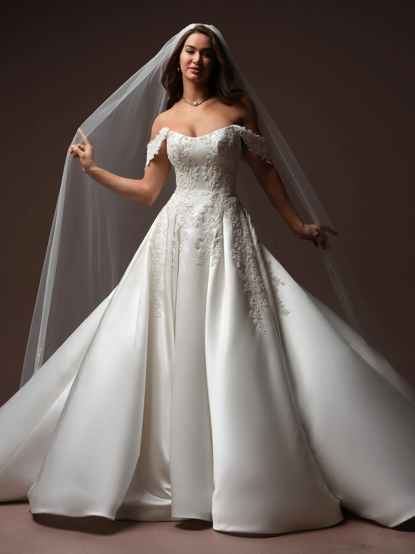 Maggie Sottero Landis veil, front view.