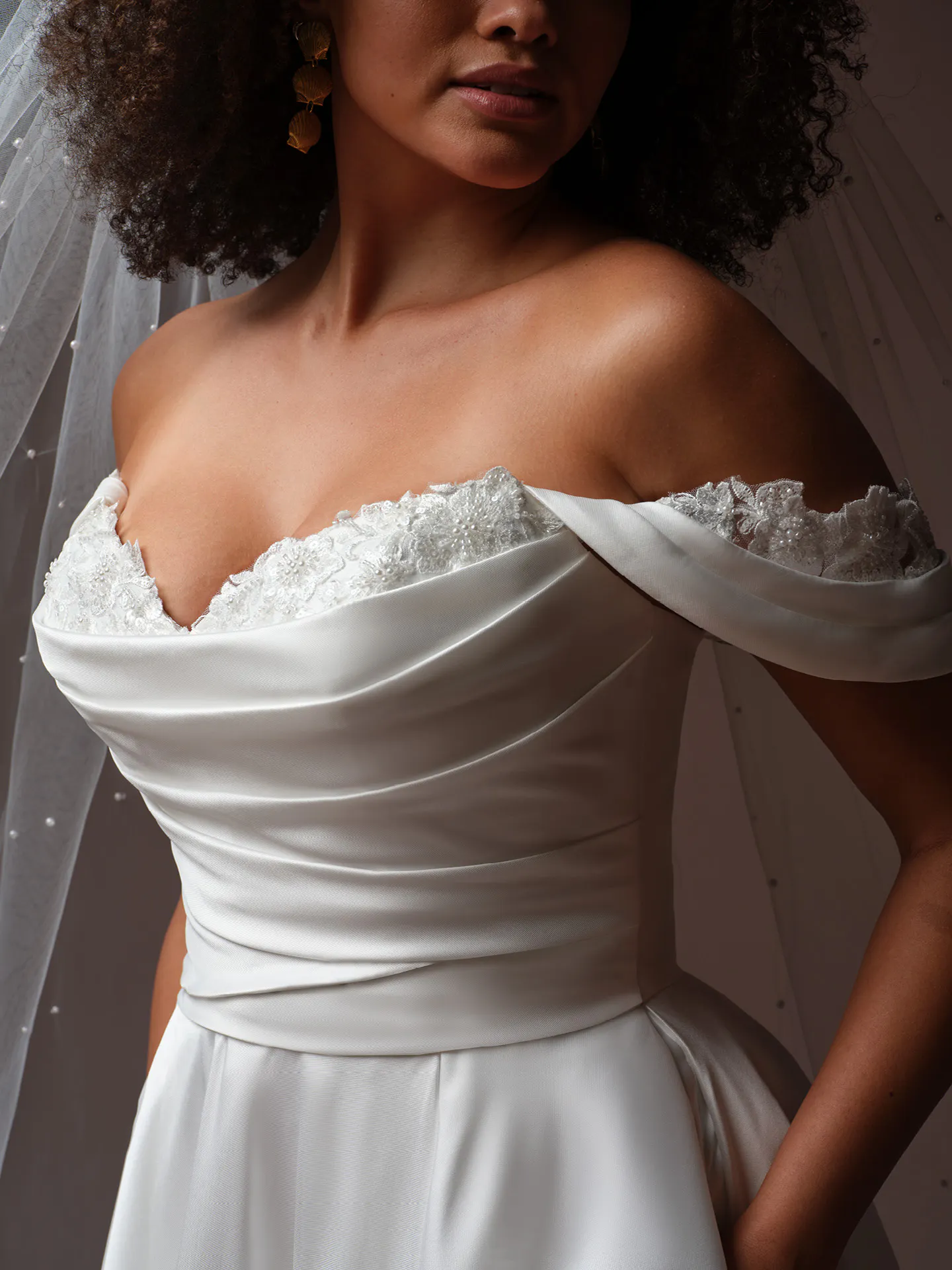 Rebecca Ingram Daphne detachable cap sleeves, front view.