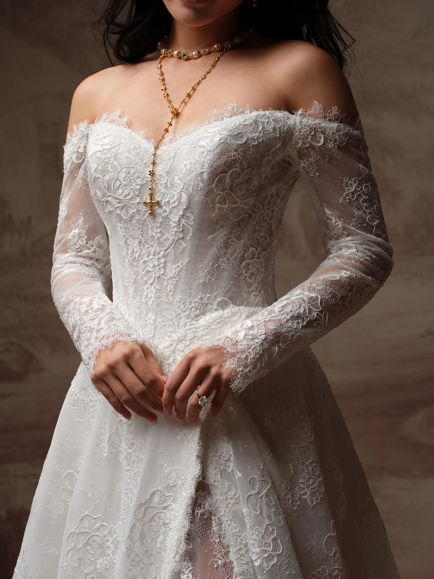 Sottero and Midgley Vespera detachable sleeves, front view.