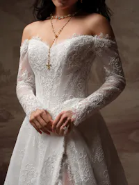 Vintage-inspired Chantilly lace long bridal sleeves