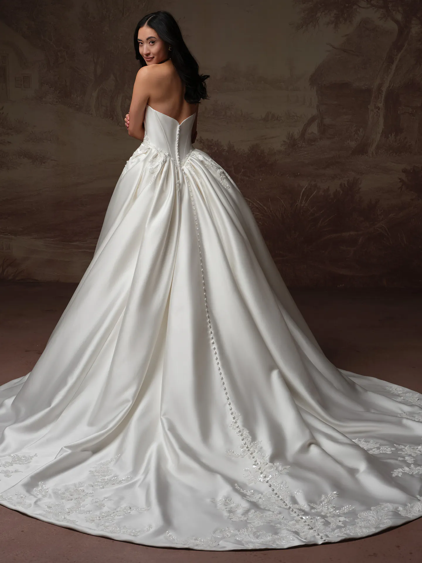 Sottero and Midgley Yadira detachable train, front view.
