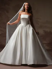 Essentials Edit - Soft Beaded Trim Veil 003