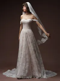 Essentials Edit - Timeless lace bridal veil