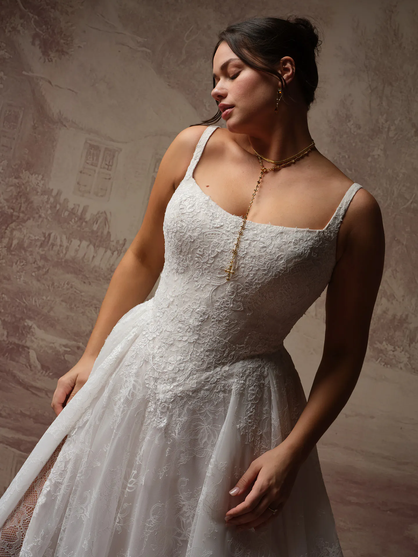 Ivandra tulle ballgown, front view with lace detail, Sottero and Midgley.