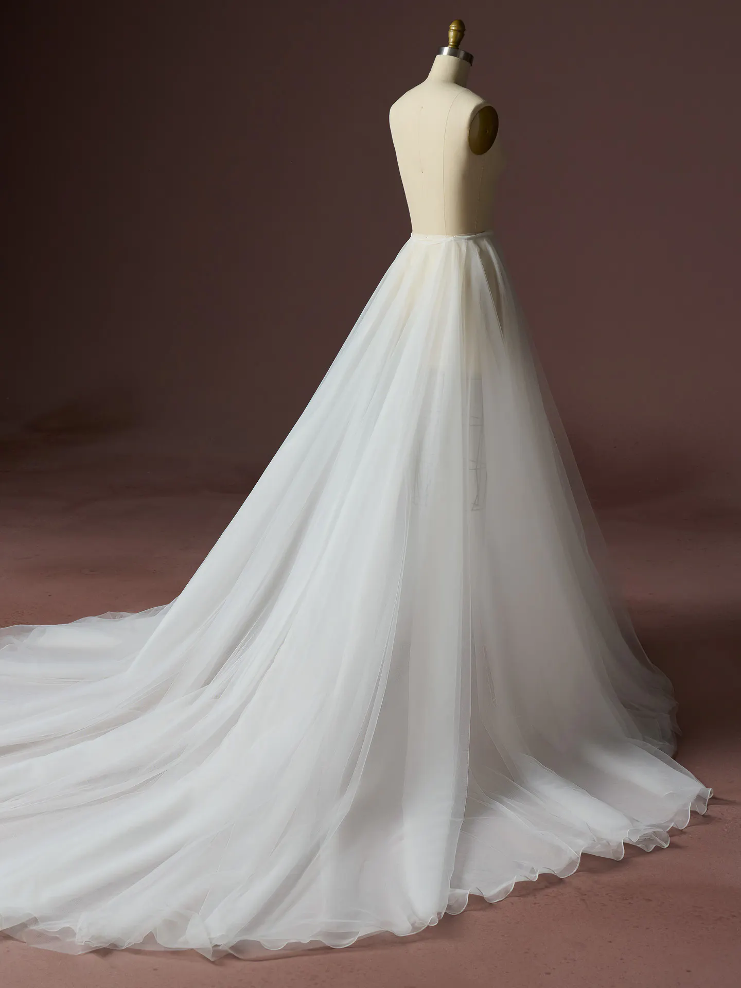 Essentials Edit Essentials Edit Wedding-Dress-Train Alt202 YYDTA+EEXK009000 IV002