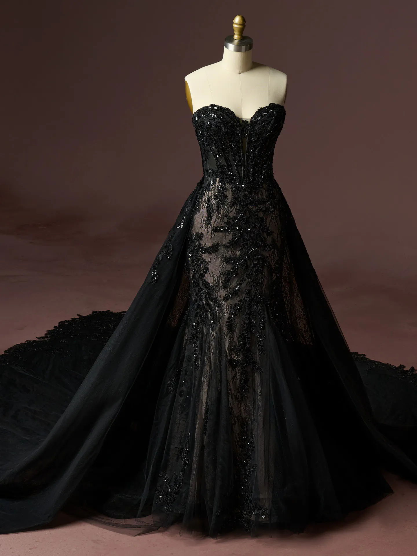 Maggie Sottero Benjie Royale Train-Wedding-Dress Alt200 YYDTA+25MB841000 BK014