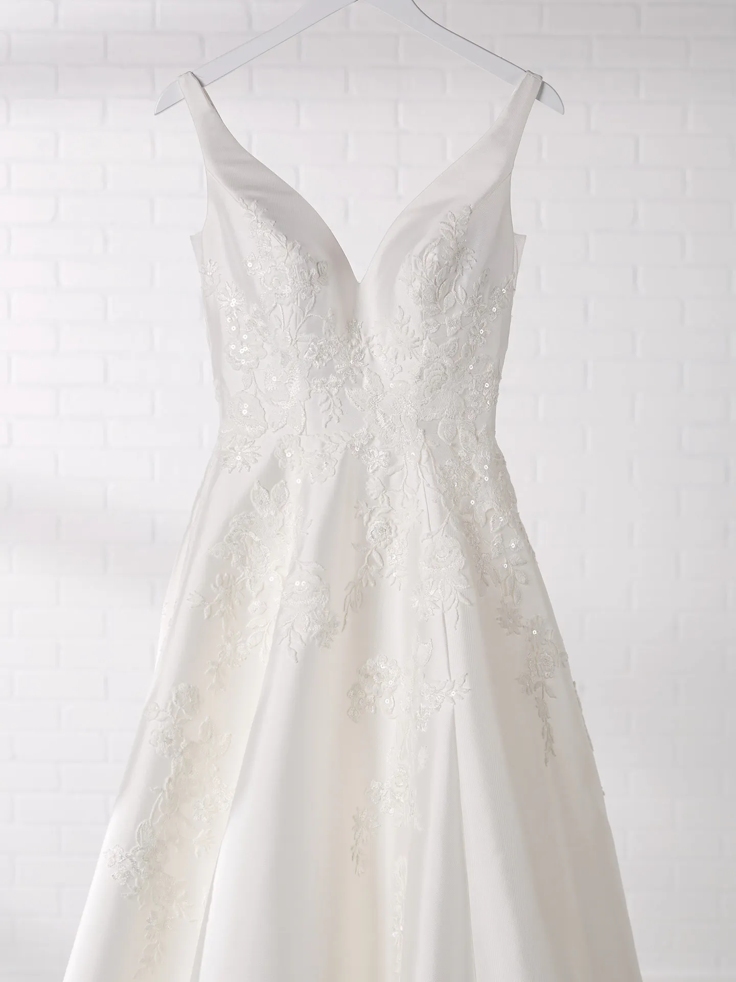 Rebecca Ingram Wedding Dress Valerie Lynette 20RW194AC Curve-Color1